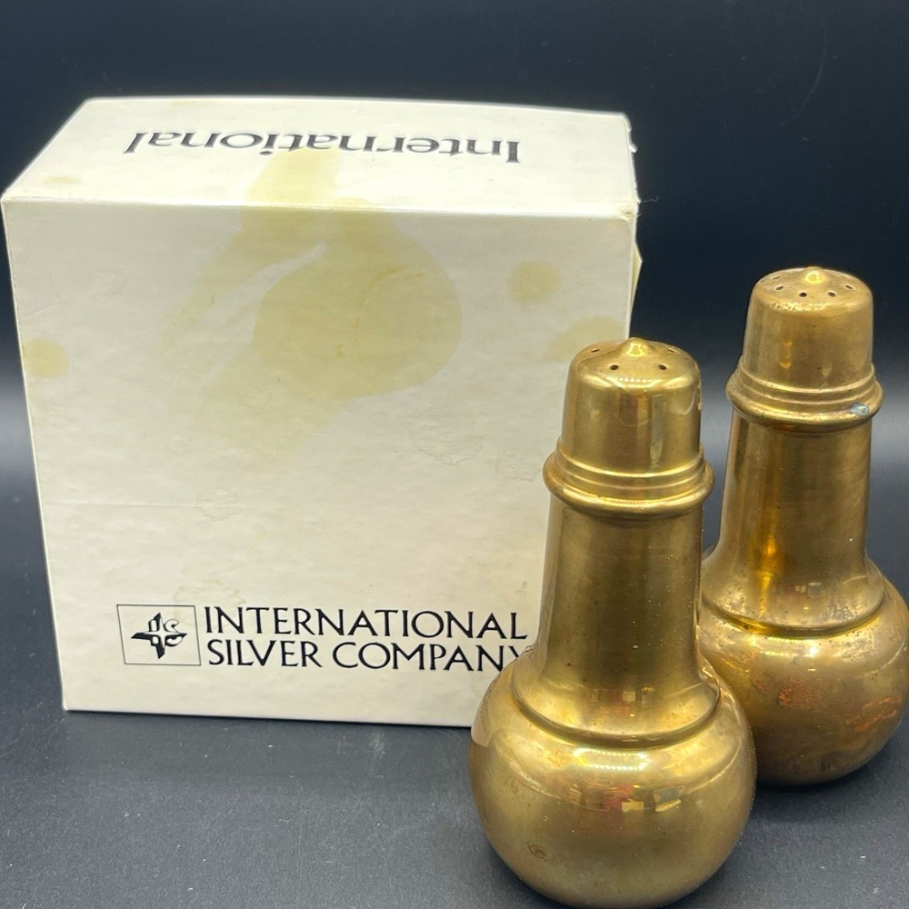 International Silver Company Gold Tone Metal Salt Pepper Shakers Set 2 Round 4in